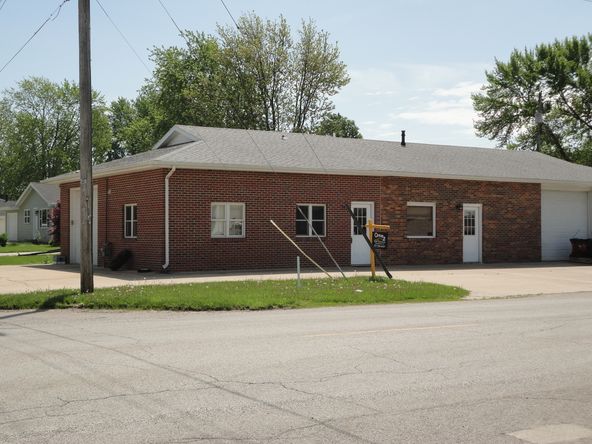 720 N 33rd St, Mattoon, IL 61938